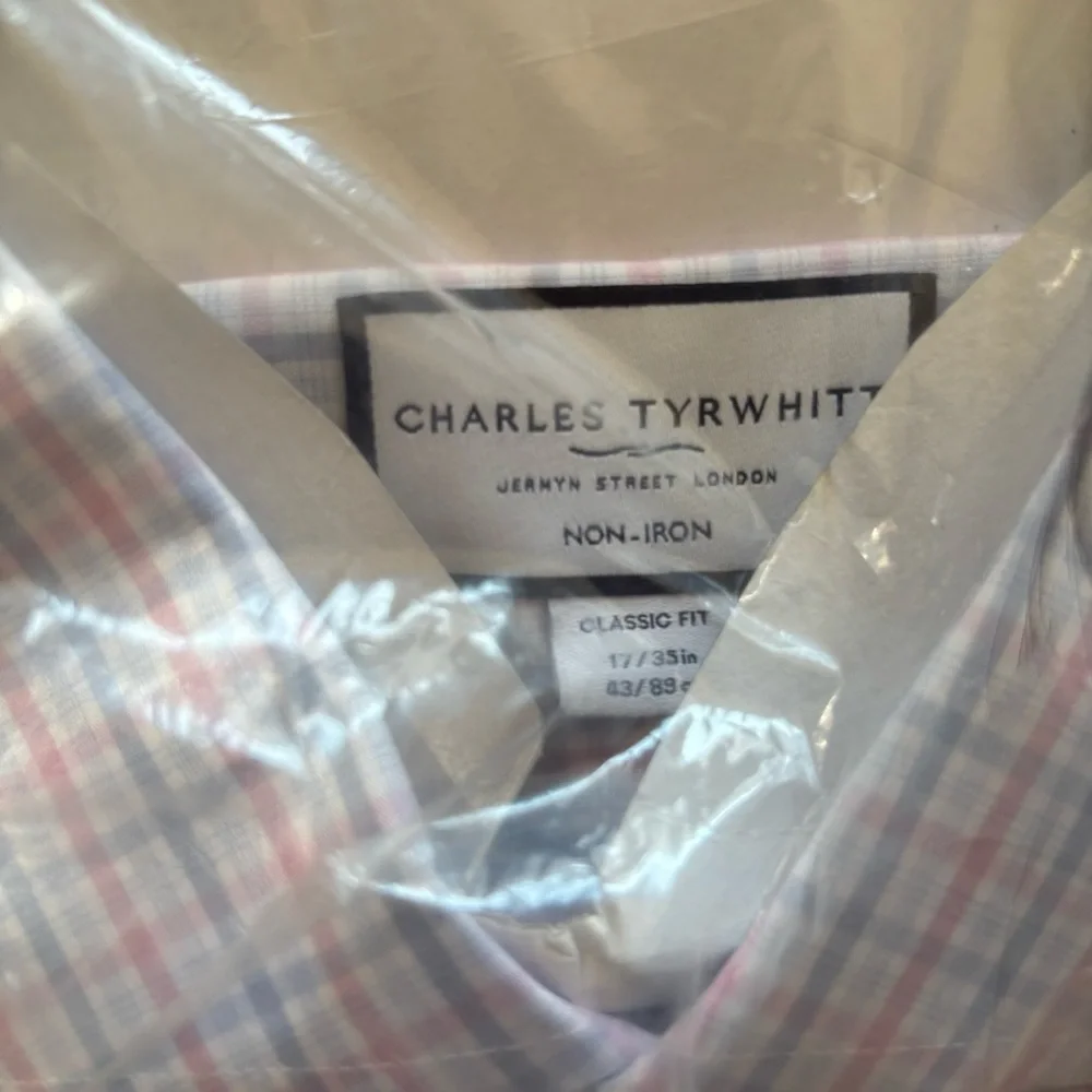 Charles Tyrwhitt Men's Pink and Blue Plaid Shirt - Picture 4 of 5